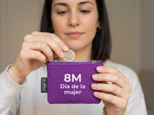 Monederos morados para el 8 M